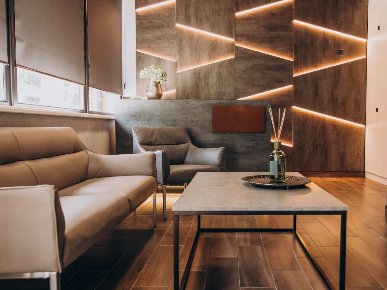 Empty flat interrior with elements of decoration